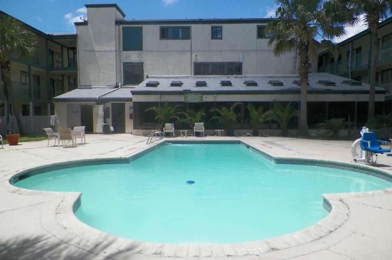 Amerihome Inn & Suites Houston Airport North Eksteriør bilde