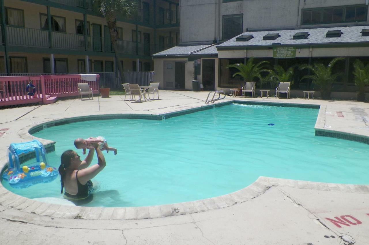 Amerihome Inn & Suites Houston Airport North Eksteriør bilde